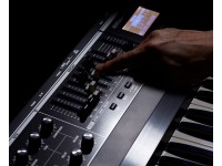 Roland VR-09B faders drawbar para sons de Órgão